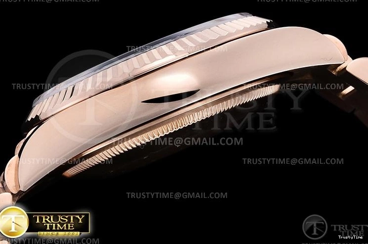 0322 RDD0219H – DayDate 36mm ComfortFit 694